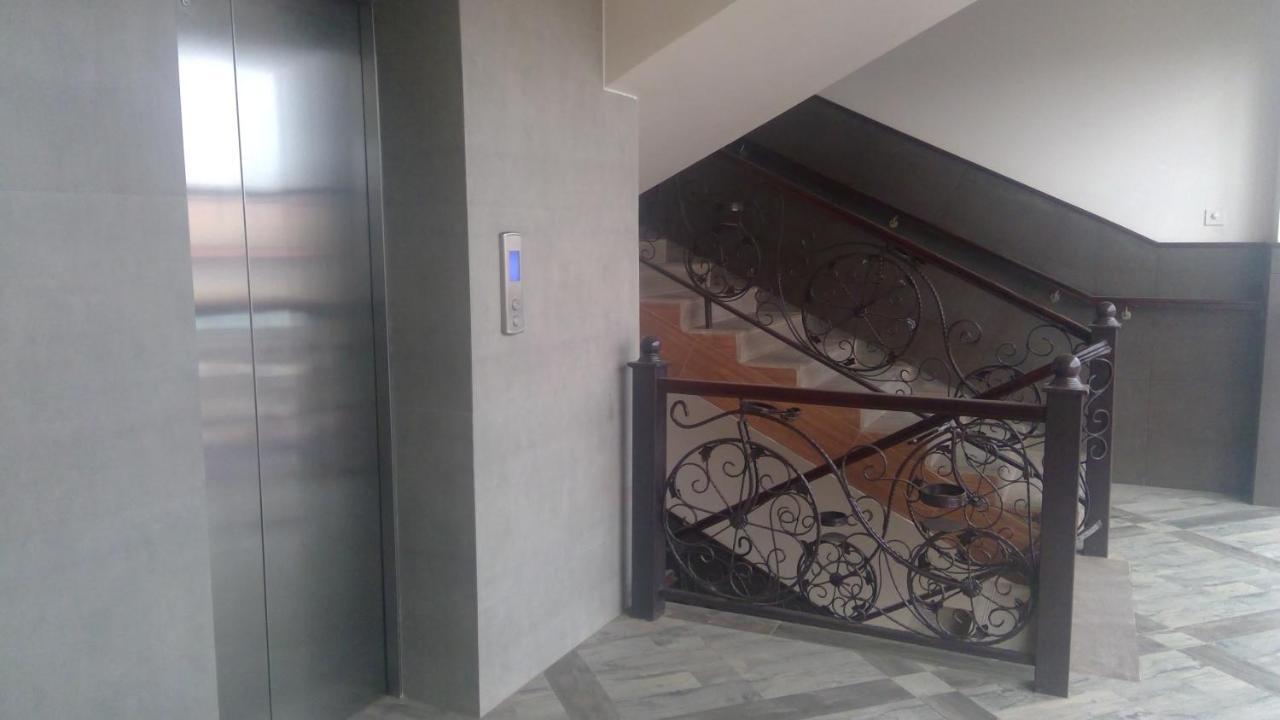 Victoria Mews 3*