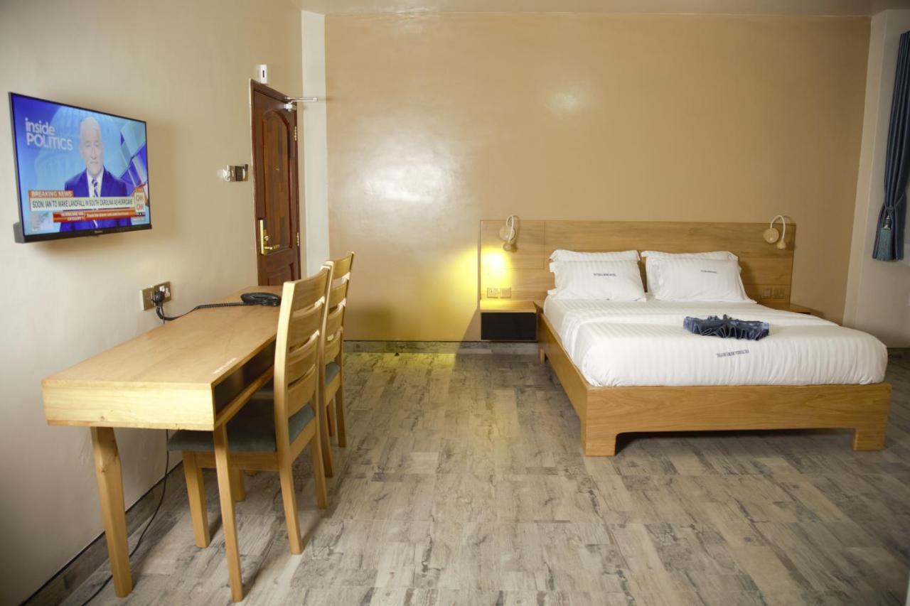 Hotel Victoria Mews 3*